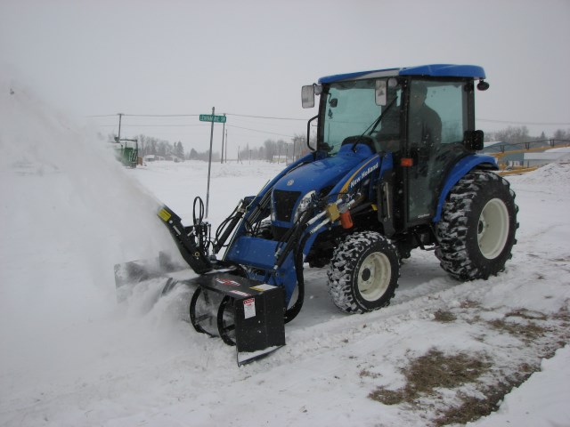 CT Blower on New Holland Boomer with 250TL Loader